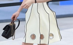 第一次为什么要把腿抬起来